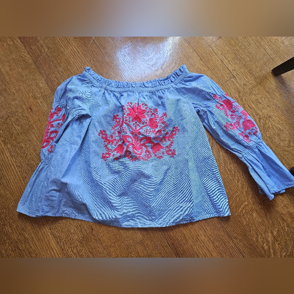 Womens crown and ivy top size medium